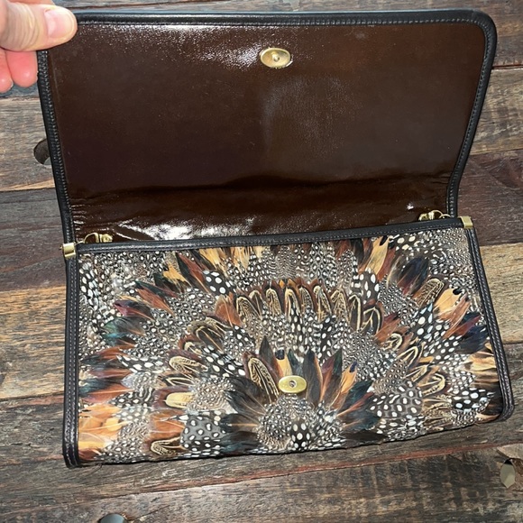 Beautiful Feather appliqué shoulder purse - Picture 5 of 9